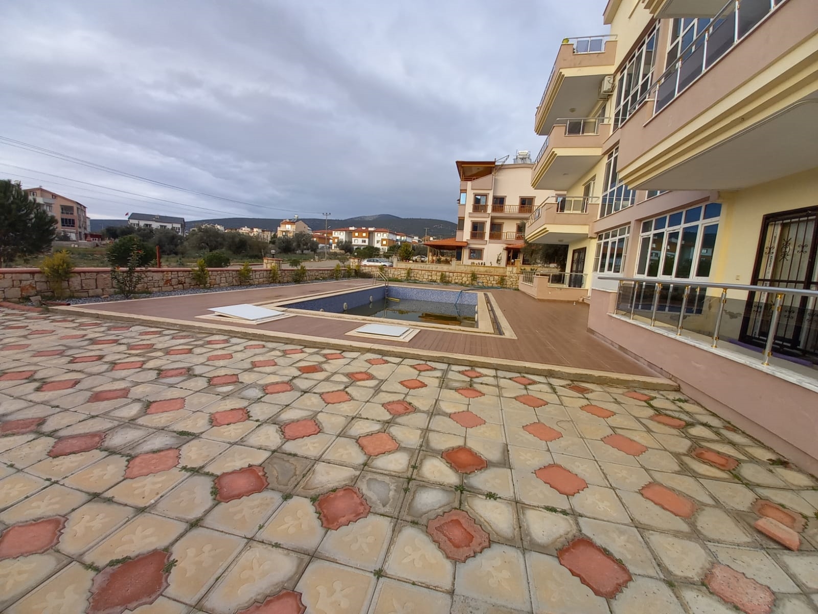 DİDİM AKBÜK�TE HAVUZLU EŞYALI DAİRE Zen Global Emlak Akbük ve Didim
